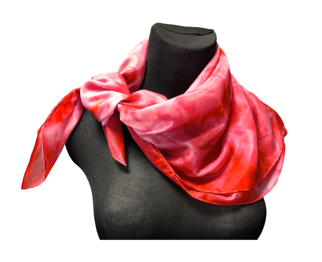 Rankomis dažyta natūralaus šilko skara