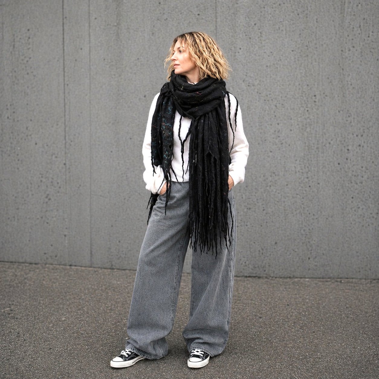 Juodas veltinis merino vilnos šalikas