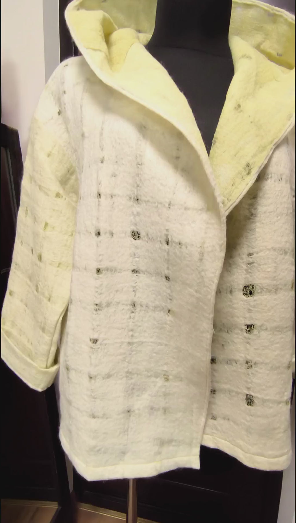 Balta merino vilnos kimono striukė su gobtuvu